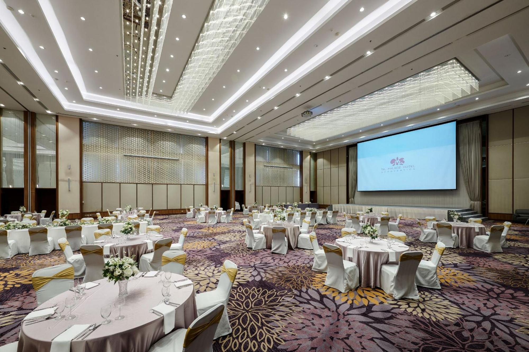 TK Palace Hotel&Convention - SHA Extra Plus Bangkok Esterno foto