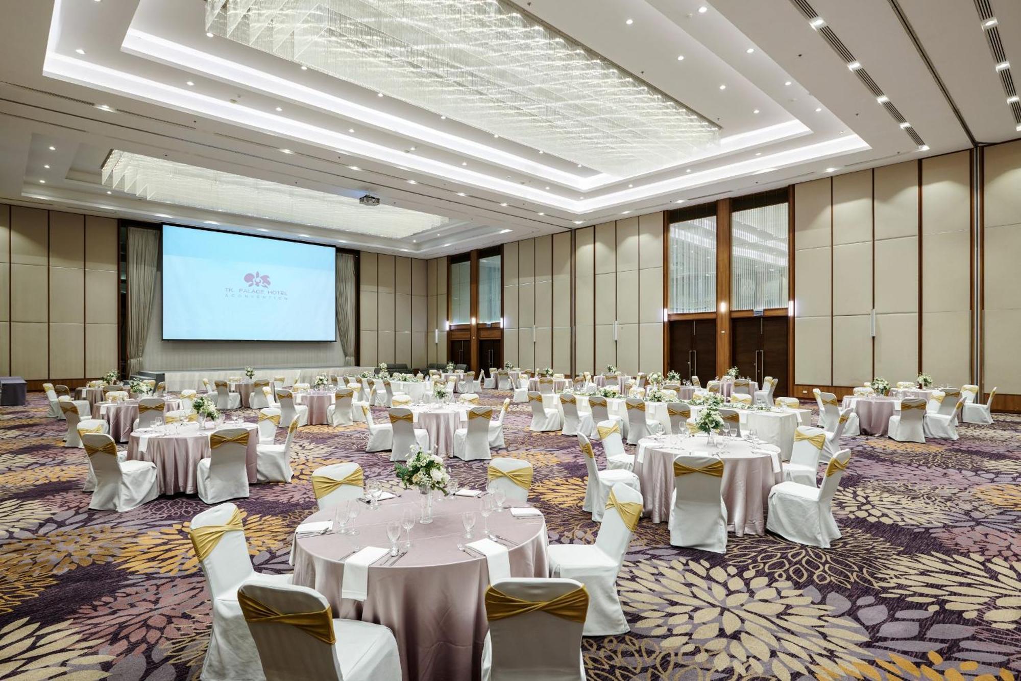 TK Palace Hotel&Convention - SHA Extra Plus Bangkok Esterno foto