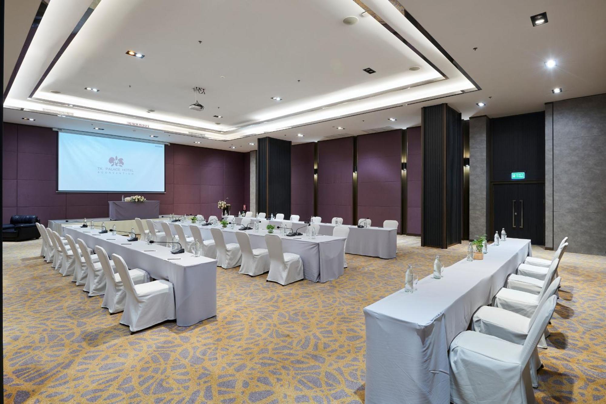 TK Palace Hotel&Convention - SHA Extra Plus Bangkok Esterno foto
